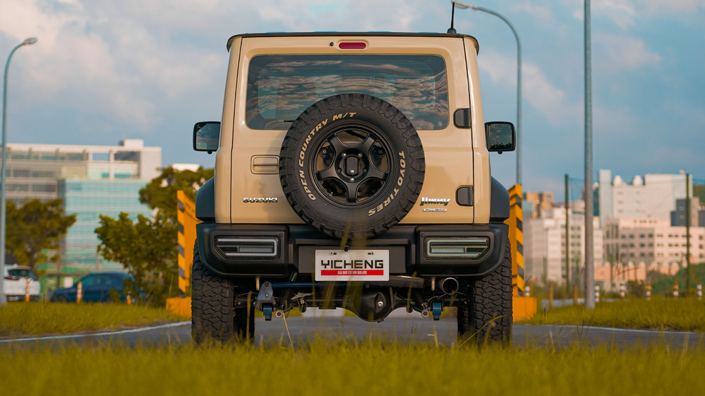 SUZUKI JIMNY GLX AllGRIP，征服美景享