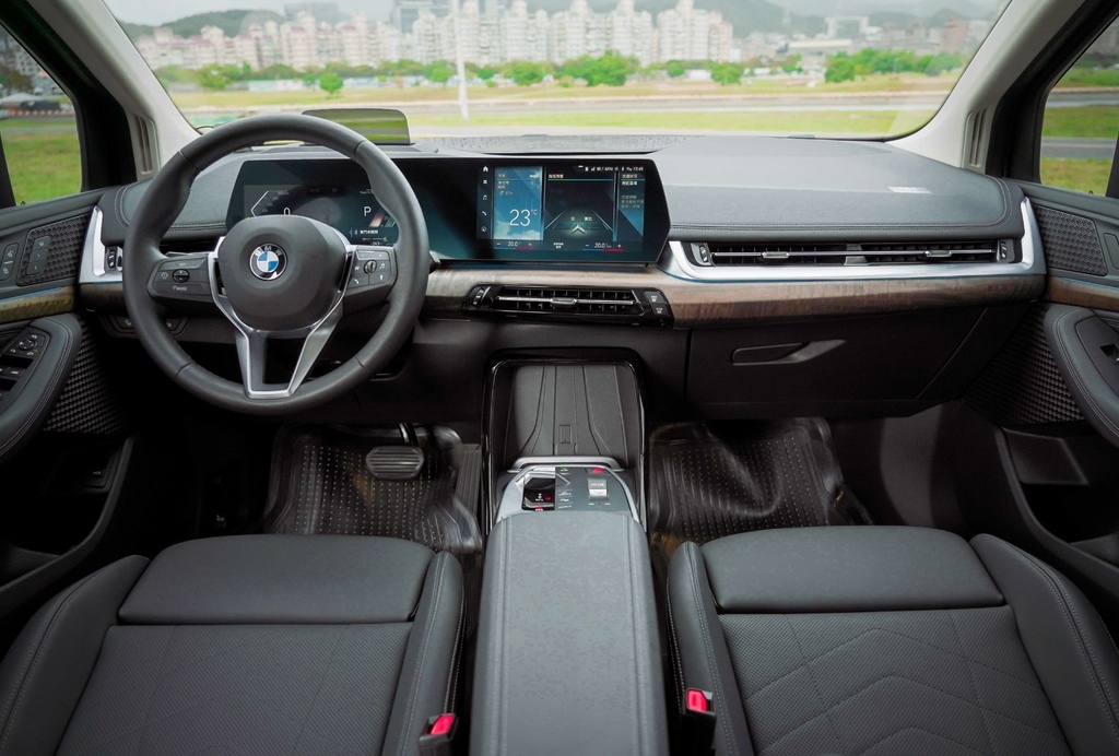 BMW 220i AT Luxury U06 頂尖科技前衛都