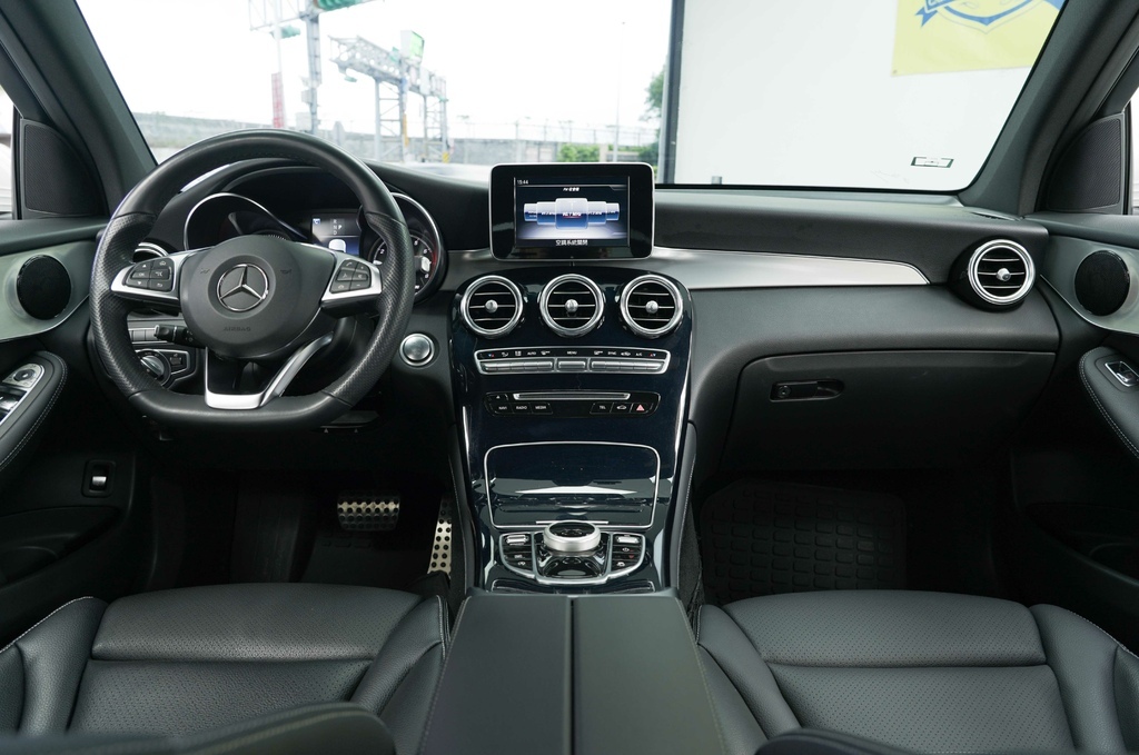 BENZ GLC250 4MATIC 最優賓士三芒星休旅車 