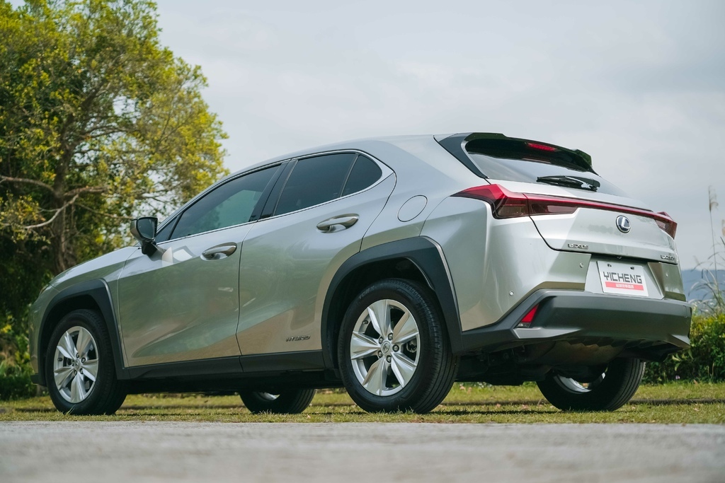 LEXUS UX250h Hybrid 豪華版，寧靜舒適豪華