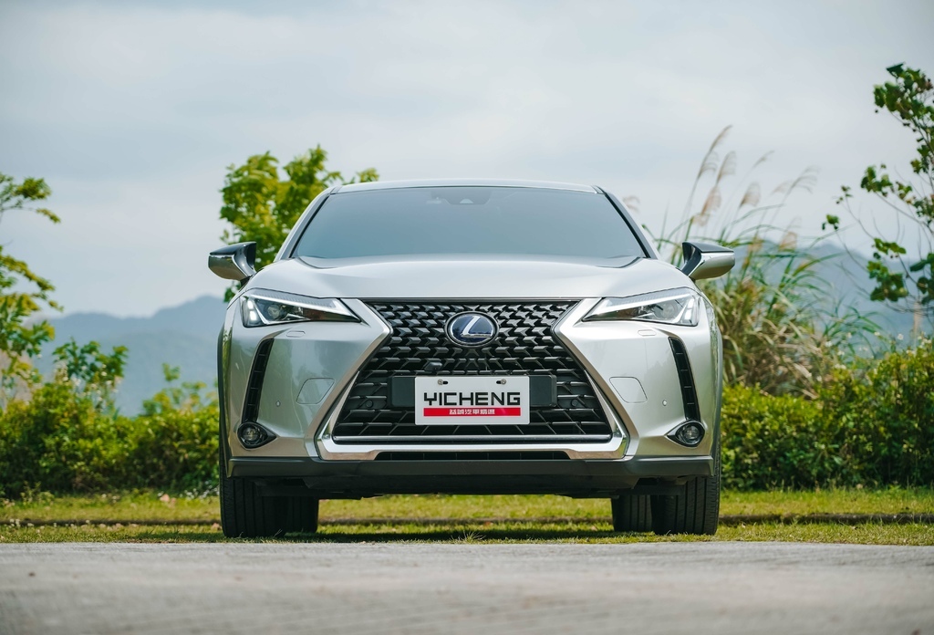 LEXUS UX250h Hybrid 豪華版，寧靜舒適豪華