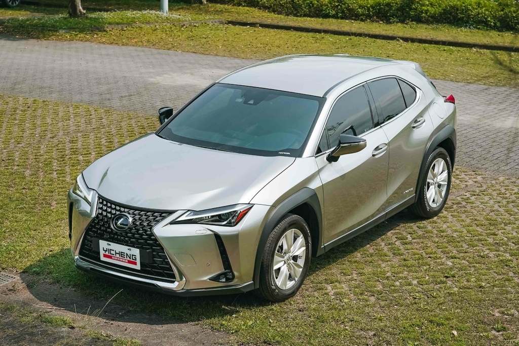 LEXUS UX250h Hybrid 豪華版，寧靜舒適豪華