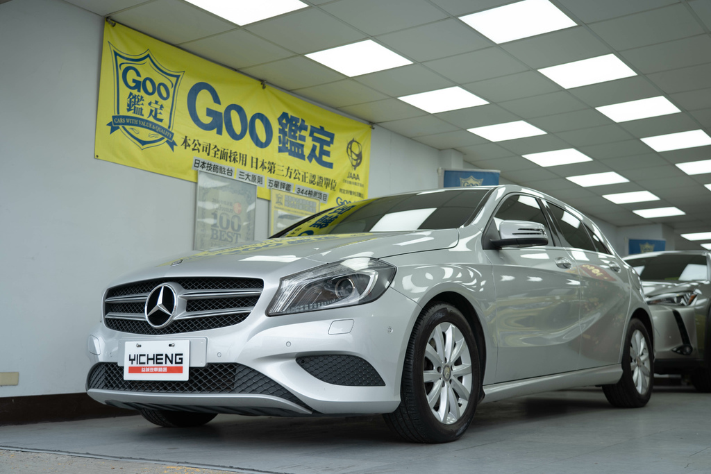 BENZ A180 BlueEFFICIENCY W176 