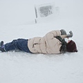 還要「在雪地上打滾」