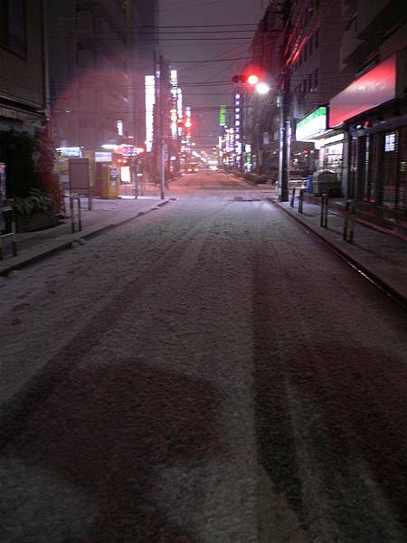 下雪的東京街頭