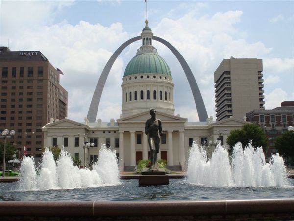 Old Court House+The Arch