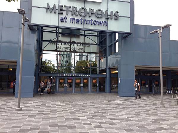 Metrotown shopping mall.JPG