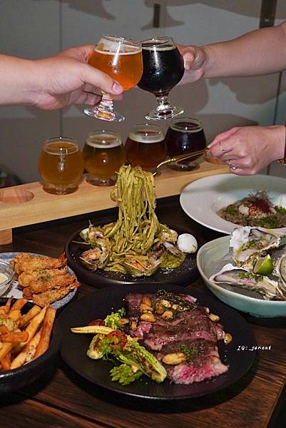 【桃園青埔】睦月餐酒 精釀啤酒|青埔新開幕質感餐酒館|食物也