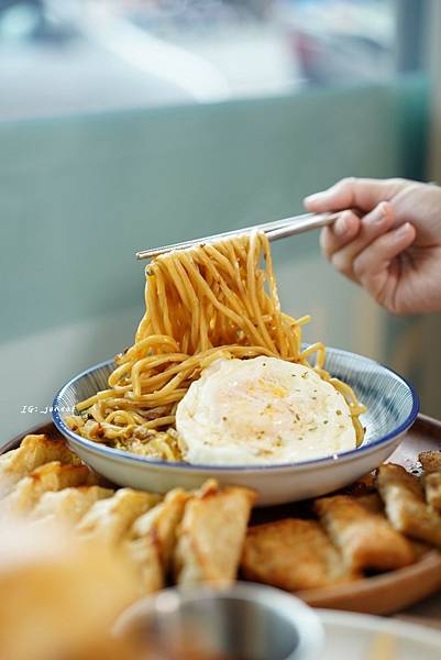 【桃園龍潭美食】森莯Brunch 澎湃四層牛肉堡|桃園早午餐