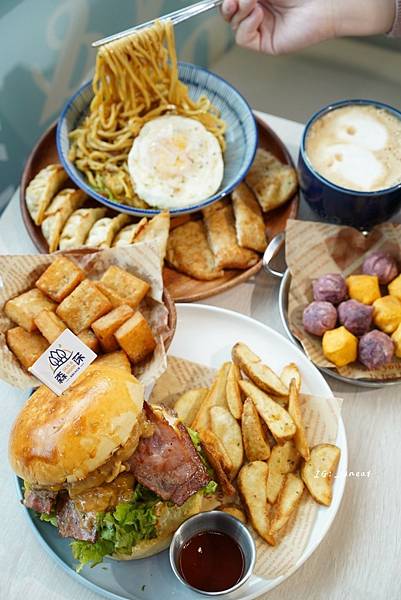 【桃園龍潭美食】森莯Brunch 澎湃四層牛肉堡|桃園早午餐