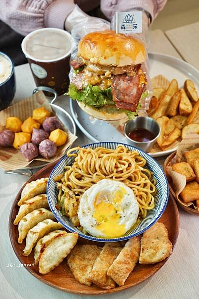 【桃園龍潭美食】森莯Brunch 澎湃四層牛肉堡|桃園早午餐