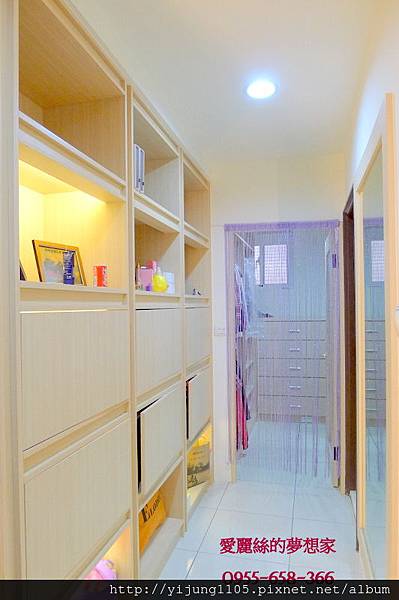 中正行館-3F主臥更衣室2.JPG