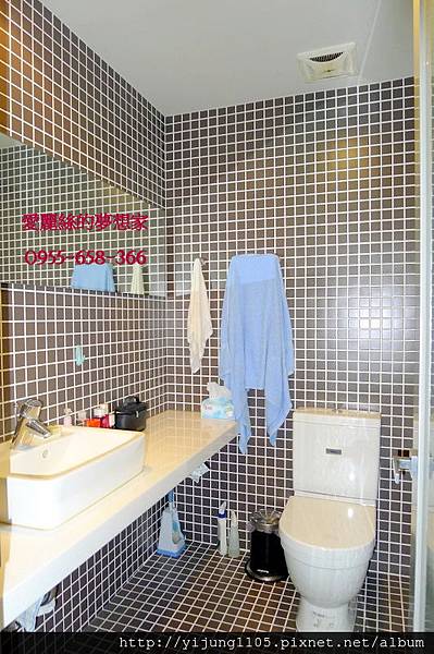 高鐵時尚挑高樓中樓套房-衛浴1.JPG