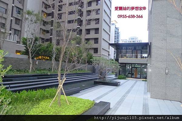 仁愛-中庭2.JPG
