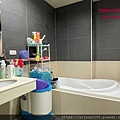 龍富街透天-2F衛浴1.jpg