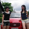 我和小朱和紅色小車車！