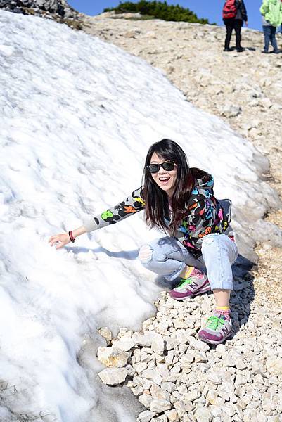 Utersbergbahn山上也有部分積雪，兩人打起雪球仗XD