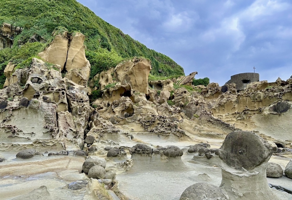 【基隆】和平島秘境~阿拉寶灣｜季節限定! 十大守護岩神話，豆