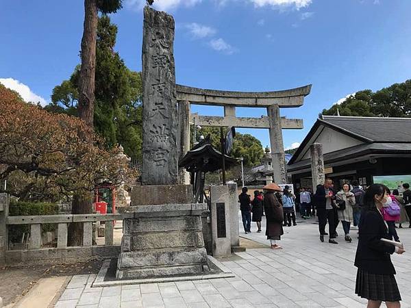 太宰府天滿宮入口的石頭鳥居