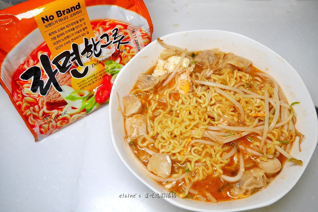 食 韓國 No Brand 經典辣牛肉風味拉麵 微微辣帶甜味很順口 非常適合加料一起煮 노브랜드라면한그릇 Elaine S 貪吃鬼部落格 痞客邦