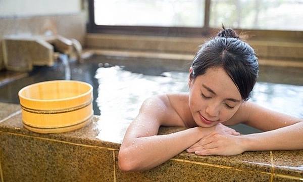 好處4. 泡湯豐胸、美容 好處4. 泡湯豐胸、美容
