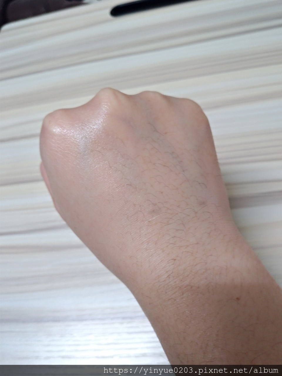 幼美肌超導逆時彈力水凝霜擦在手上吸收很快