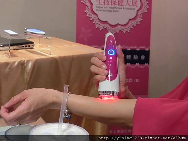 小V臉推薦→立特克MyB蜜詩美便攜式熱瑪姬美顏儀RF-300~在家也可全身電波拉拉!