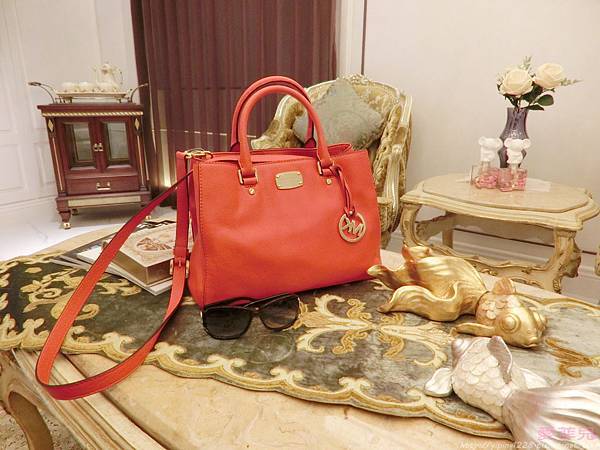 風靡全世界打造小資輕時尚→Michael Kors 3WAY包