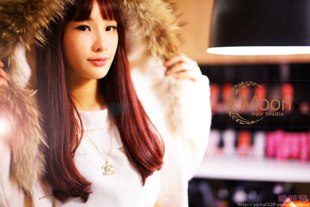 染個夏日梅果色→韓妞最IN的超顯白髮型!東區Moon Hair Studio→推薦DORIS設計師
