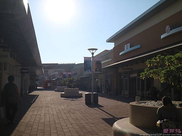 GLORIA OUTLETS 華泰名品城