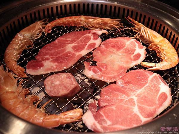 西門町瓦崎燒烤火鍋吃到飽