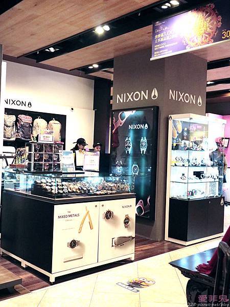 NIXON玫瑰金手錶