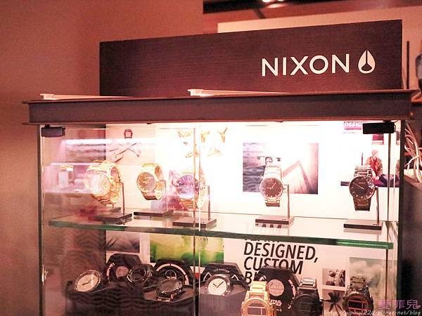 NIXON玫瑰金手錶