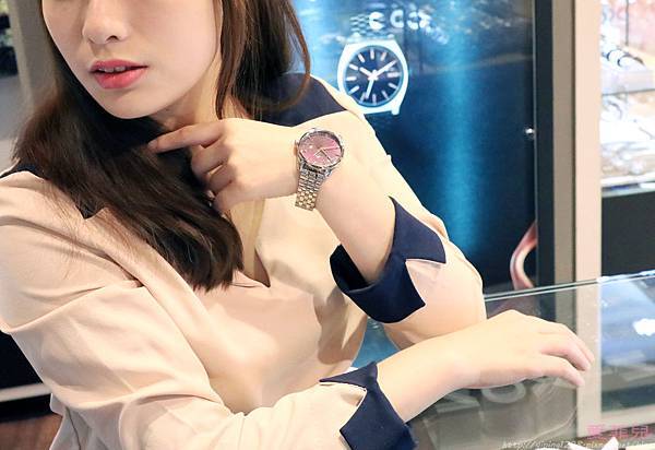 NIXON玫瑰金手錶