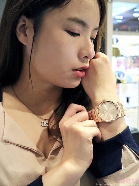 NIXON玫瑰金手錶