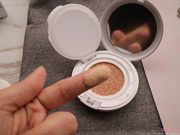 Za油光bye輕透妝前乳SPF25/PA+++&Za裸光亮白氣墊粉餅SPF30/PA++