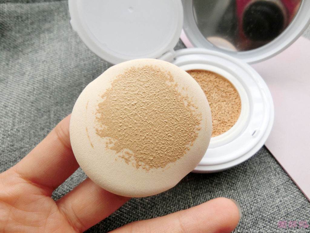 Za油光bye轻透妆前乳SPF25/PA+++&Za裸光亮白气垫粉饼SPF30/PA++