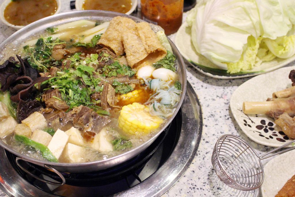 冬吃羊肉賽人蔘,暖胃進補好所在! BY~山羊城全羊館羊肉爐