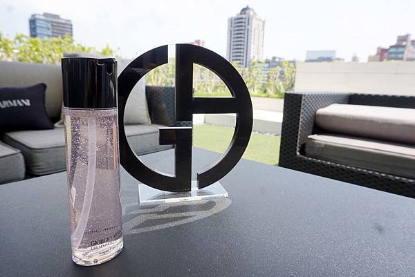 GIORGIO ARMANI黑曜岩新生奇蹟精萃露