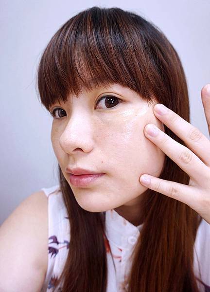 GIORGIO ARMANI黑曜岩新生奇蹟精萃露&黑曜岩新生奇蹟乳霜