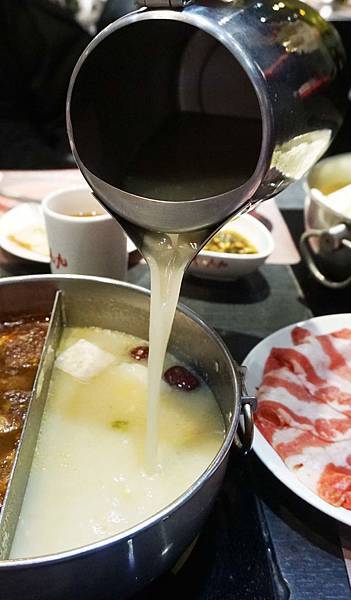 紅九九個人鴛鴦鍋