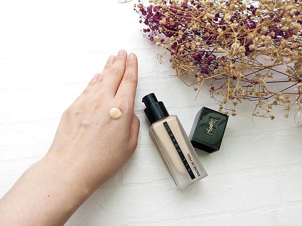 YSL恆久完美無瑕粉底液＋柔霧蜜粉餅