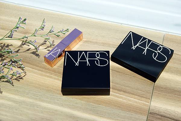 NARS裸光蜜粉餅 + NARS超持久亮顏氣墊粉餅