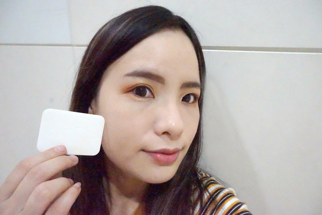 NARS裸光蜜粉饼 + NARS超持久亮颜气垫粉饼