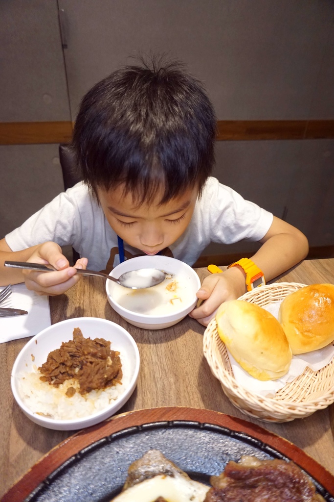 人从众厚切牛排館