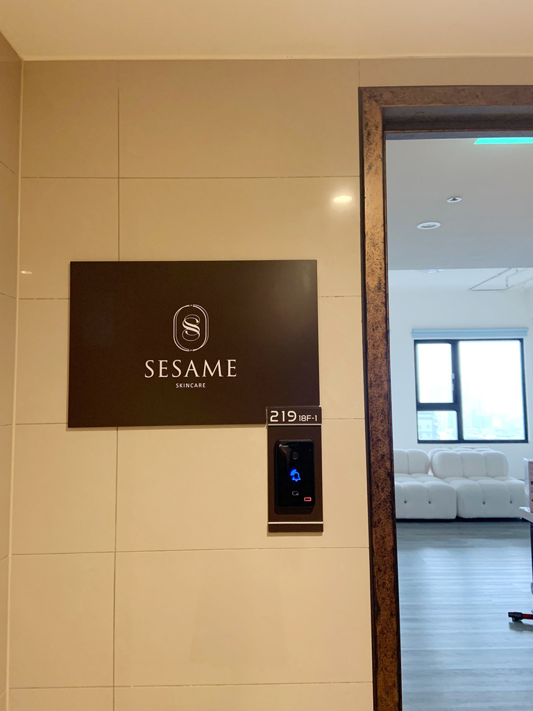 新北男女做脸粉刺清理推荐SESAME，不只粉刺、脂肪球也一并清光
