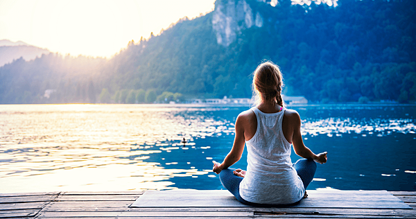 woman-silent-retreat-meditate-nature-fb.png