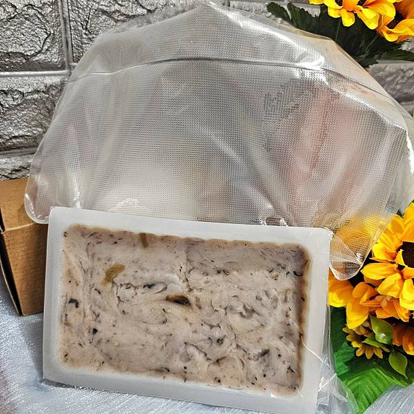 小花米食行『鵝油香蔥芋頭糕』真材實料,每一個層面都可以看見滿