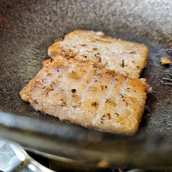 小花米食行『鵝油香蔥芋頭糕』真材實料,每一個層面都可以看見滿