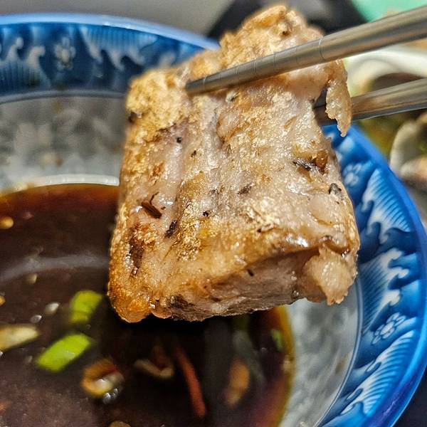 小花米食行『鵝油香蔥芋頭糕』真材實料,每一個層面都可以看見滿